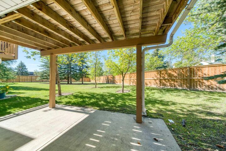 Property Photo:  210 Scenic Acres Terrace NW  AB T3L 1Y4 