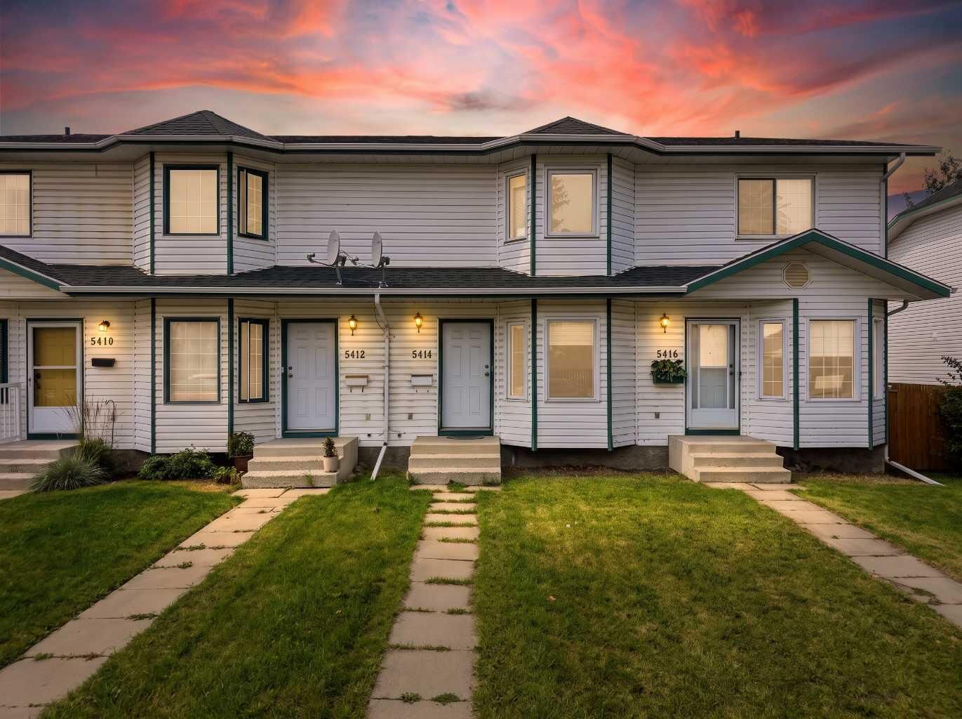 Property Photo:  5414 45 Street  AB T4L 1A9 