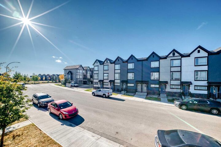 Property Photo:  30 Evanscrest Park NW  AB T3P 1R3 