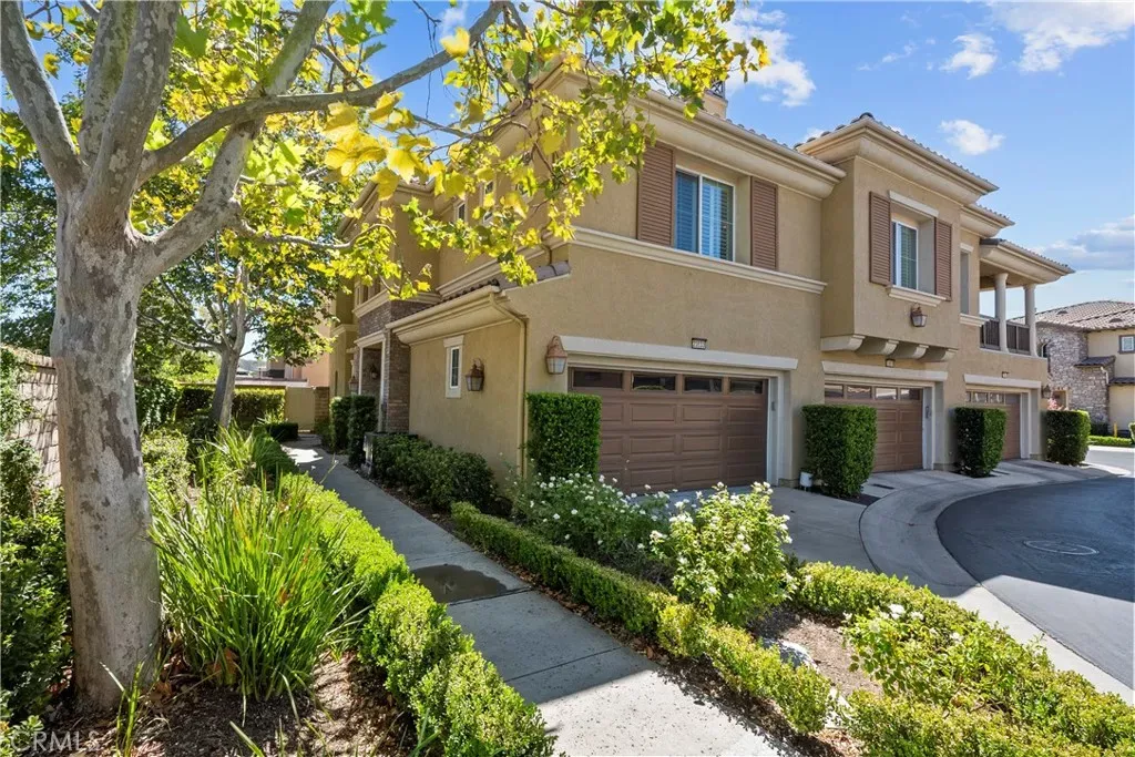 Property Photo: 23833 Toscana CA 91354