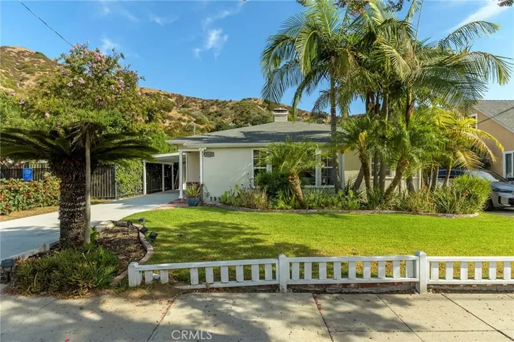 Property Photo:  2142 E Chevy Chase  CA 91206 