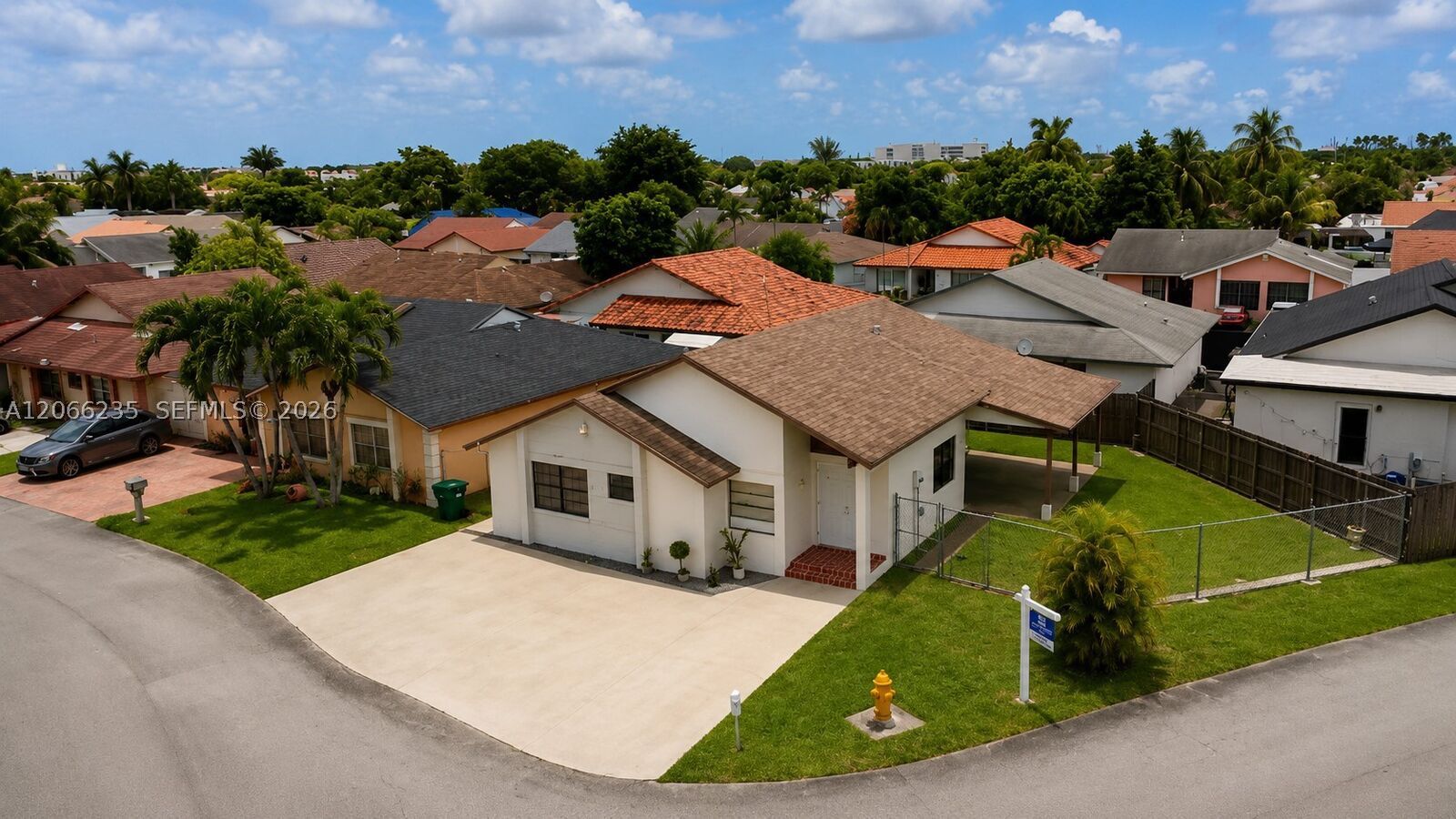 Property Photo:  764 SW 99th Ct Cir  FL 33174 