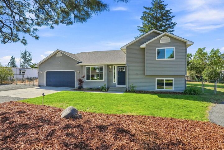 Property Photo:  620 S Easy St  WA 99001 