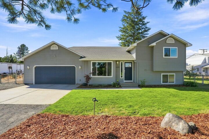 Property Photo:  620 S Easy St  WA 99001 