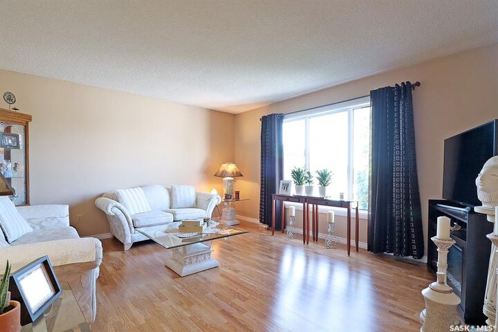 Property Photo:  368 Darlington Street E  SK S3N 3V7 