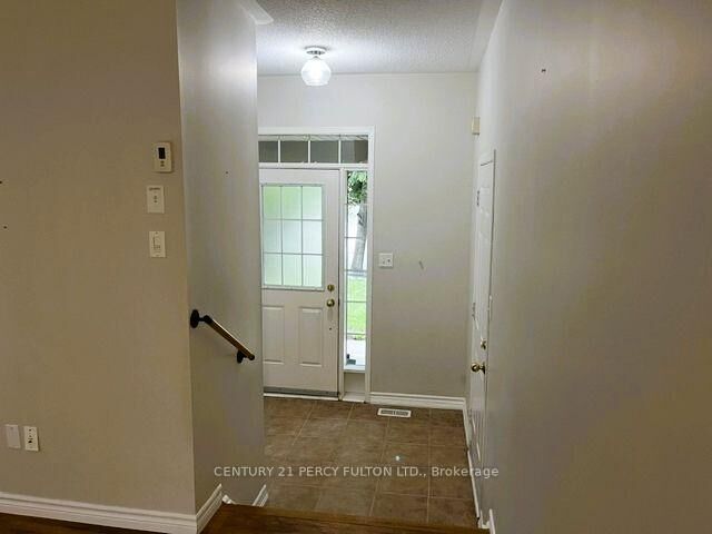 Property Photo:  872 Oaktree Crescent  ON L3X 2Y7 