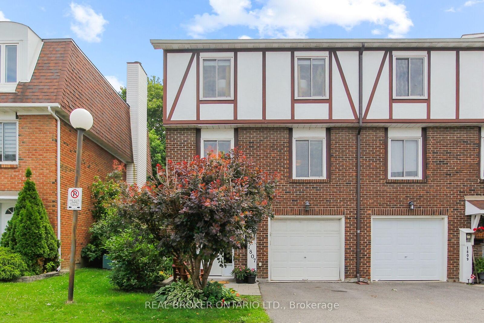 Photo de la propriété: 1807 Axminster Court ON K1C 1Z5