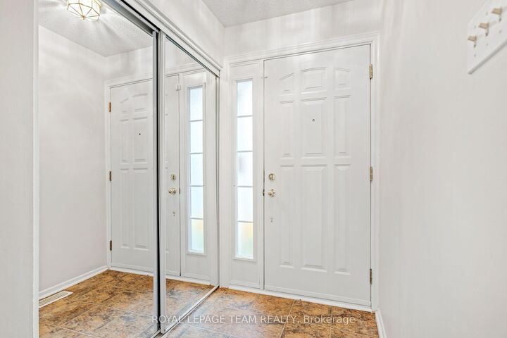Property Photo:  455 Kintyre Private 455  ON K2C 3M9 