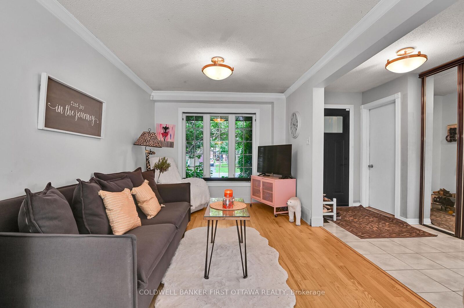 Property Photo:  2153 East Acres Road  ON K1J 9A6 