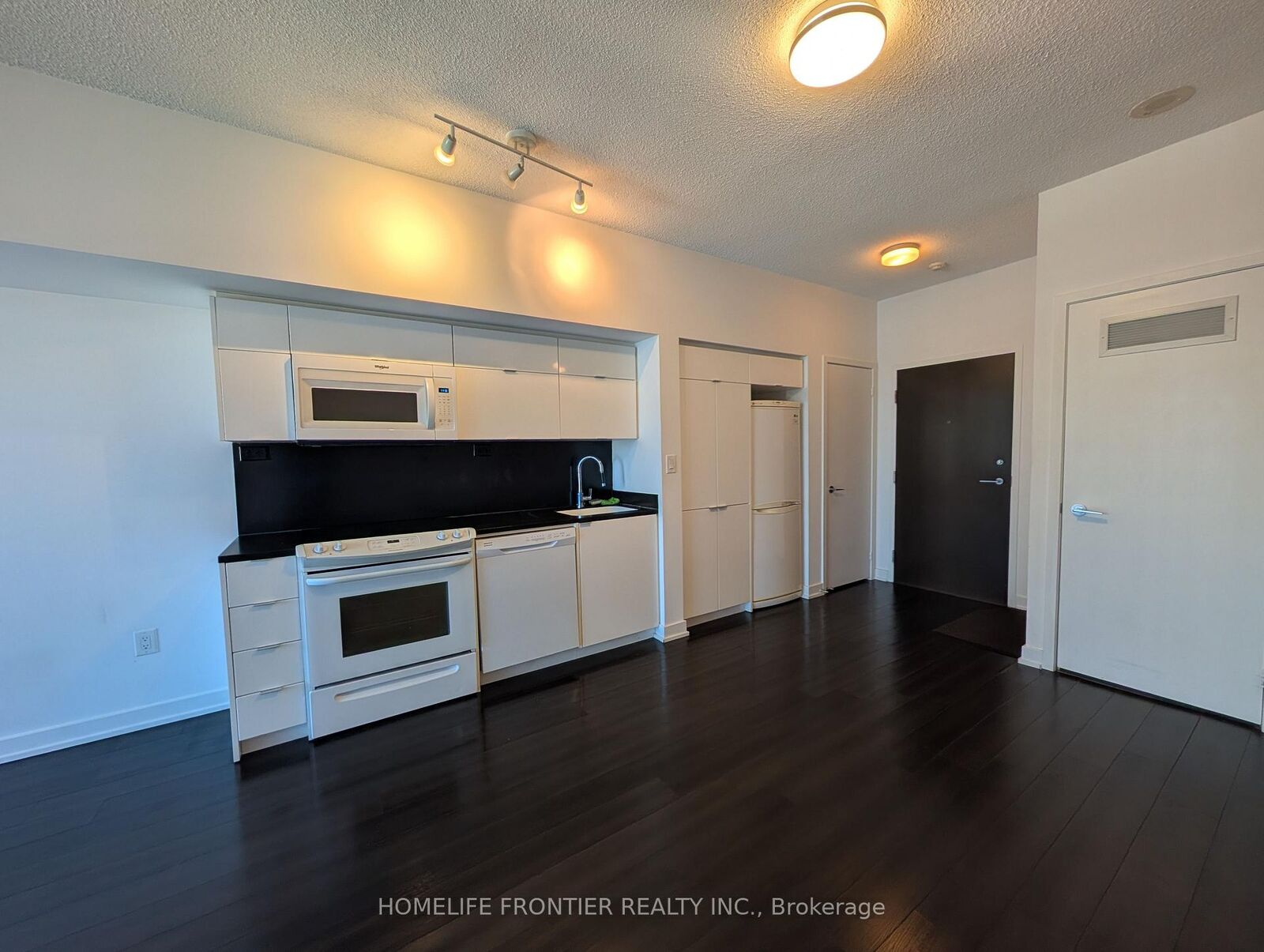 Property Photo:  151 Dan Leckie Way 1017  ON M5V 4B2 