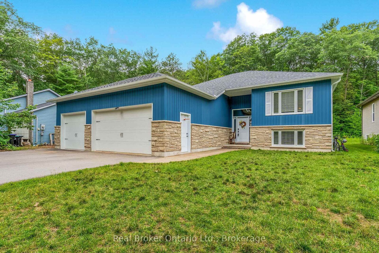 Property Photo:  204 Golf Course Road  ON L9Z 1S6 