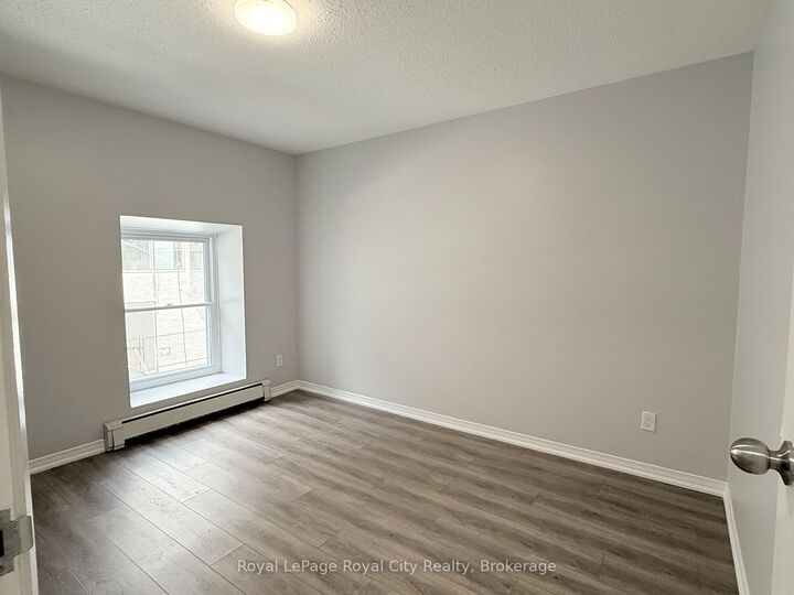 Property Photo:  116 Wyndham Street N #2  ON N1H 4E8 