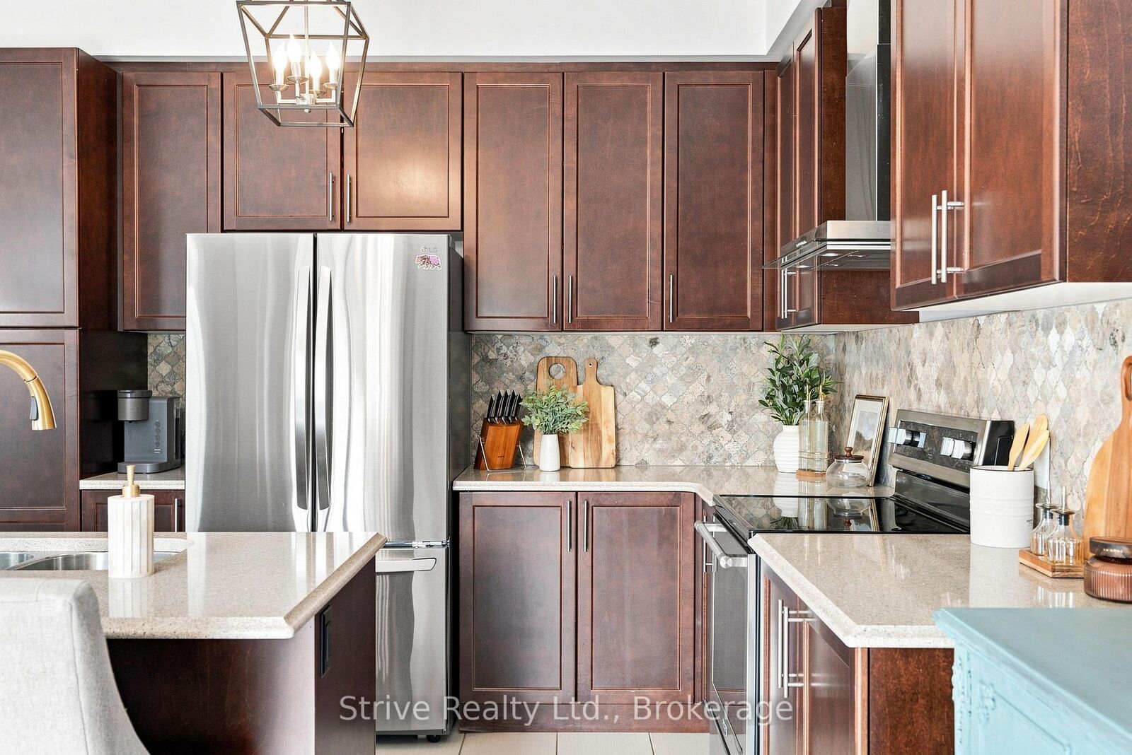 Property Photo:  14 Vetzal Court  ON L1E 0H3 