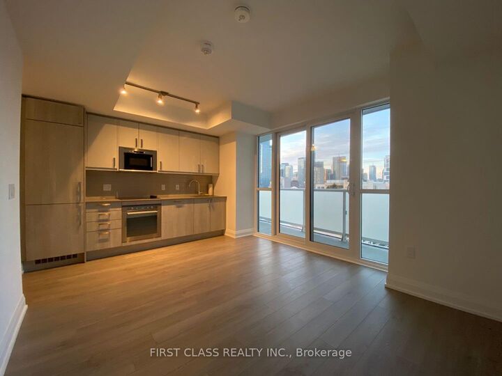 Property Photo: 77 Mutual Street 1809 ON M5B 0B9