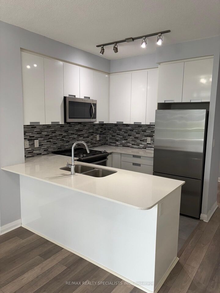 Property Photo:  5033 Four Springs Avenue 520  ON L5R 0G6 