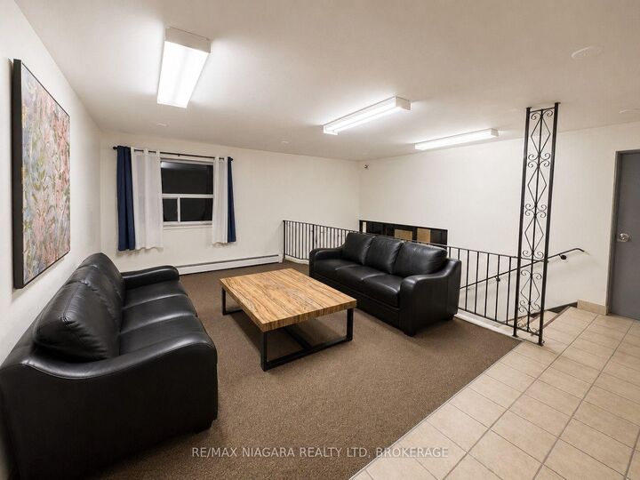 Property Photo:  242 Oakdale Avenue 201  ON L2P 3K5 