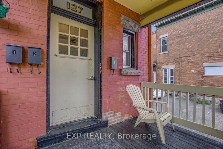 Property Photo:  127 Osgoode Street  ON K1N 6S5 