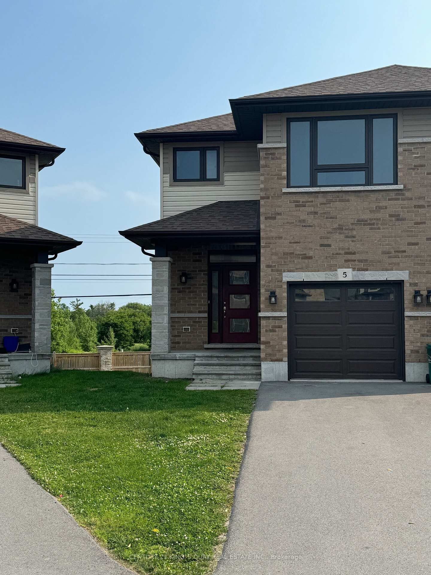 Property Photo:  5 Ledgerock Court  ON K8R 0A1 