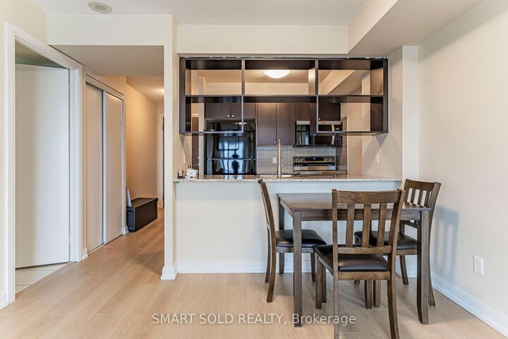 Property Photo:  181 Village Green Square 1621  ON M1S 0K6 