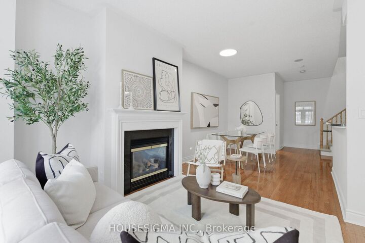 Property Photo:  1 Rean Drive Th#10  ON M2K 3C1 
