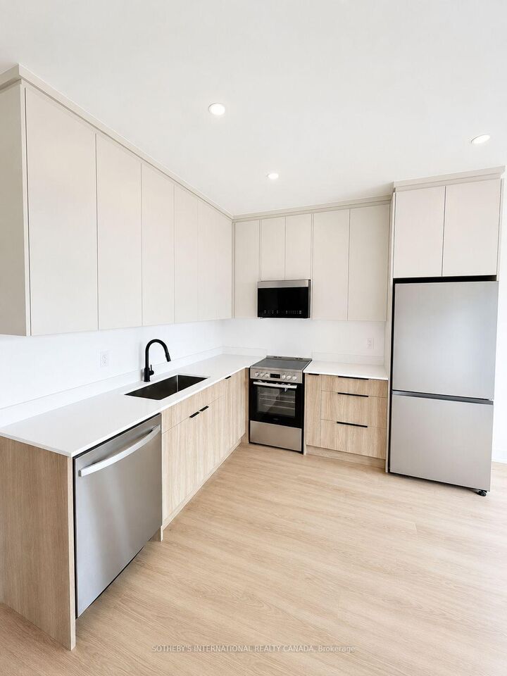Property Photo:  207 Connaught Avenue 1  ON M2M 1H6 