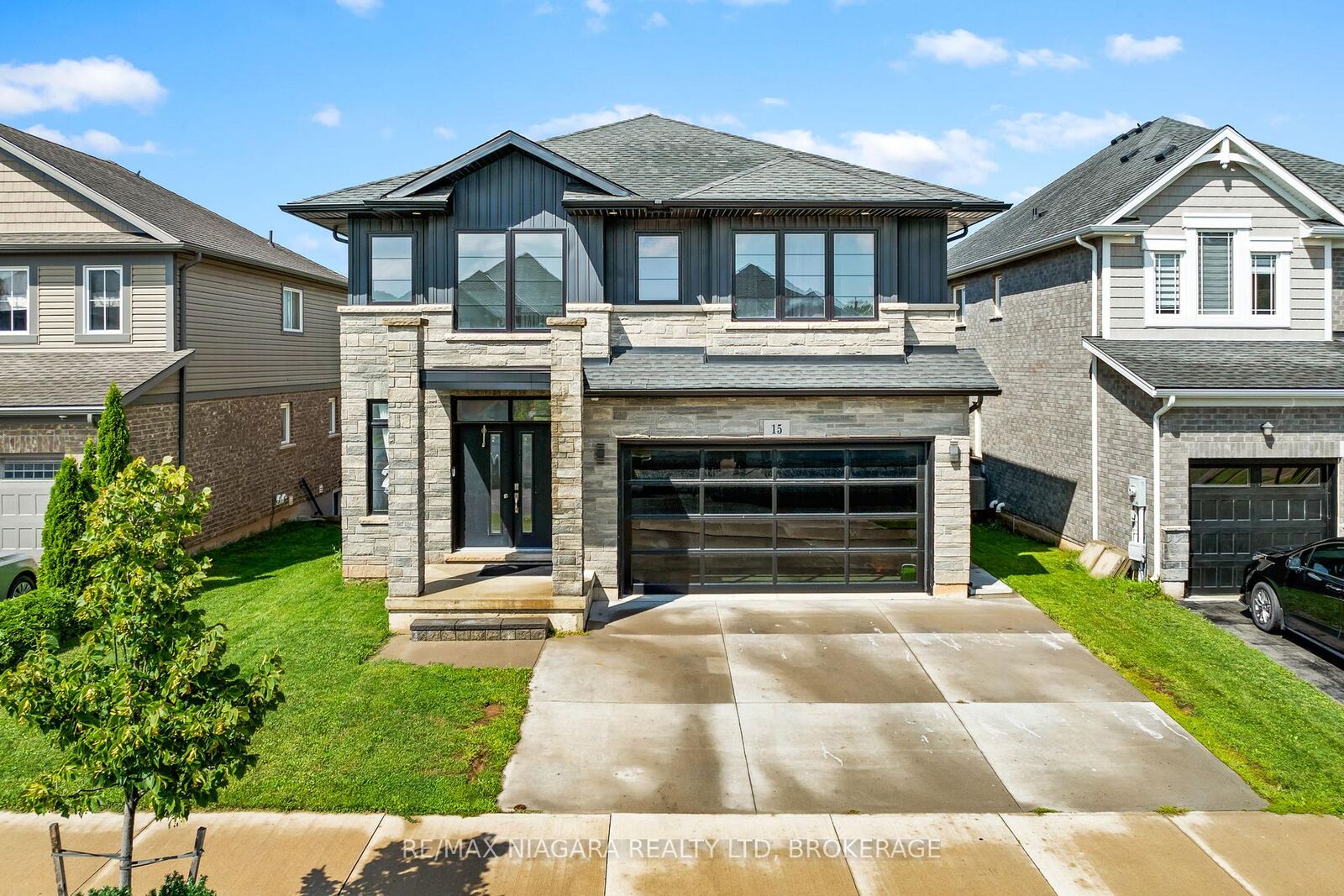 Property Photo:  15 Myrtle Street  ON L3B 5N5 
