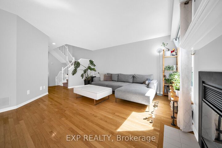 Property Photo:  34 Stonebriar Drive  ON K2G 5X9 