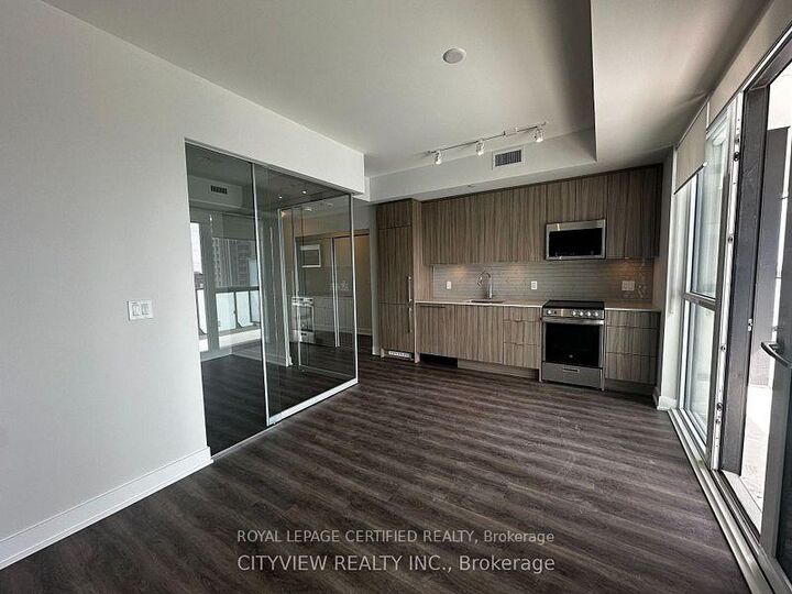 Property Photo: 430 Square One Drive 1904 ON L5B 0L6
