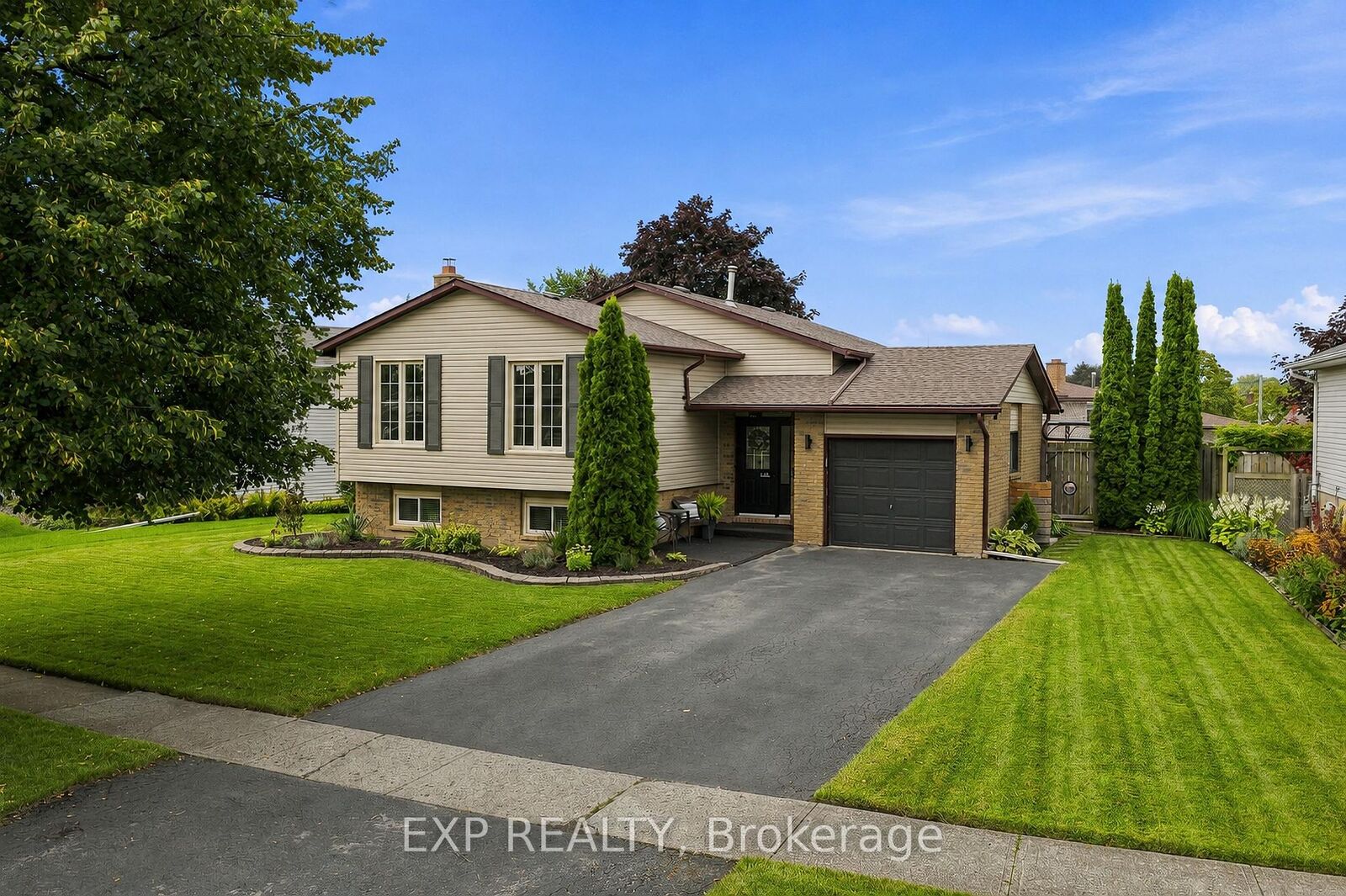 Property Photo:  72 Acadia Drive  ON L3C 6L6 