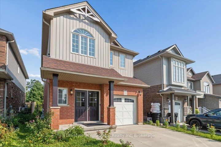 Property Photo:  242 Moorlands Crescent  ON N2P 0C4 