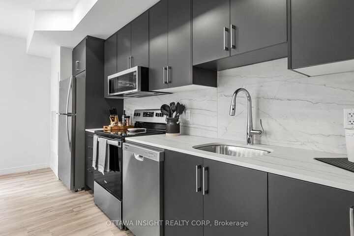 Property Photo:  2405 Carlsen Avenue 7  ON K1V 8E9 