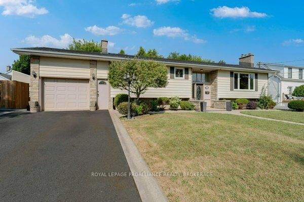 Property Photo:  14 Baker Street  ON K7K 4Z3 