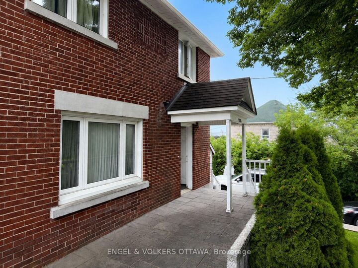 Property Photo:  1216 Ridgemont Avenue  ON K1V 6E7 