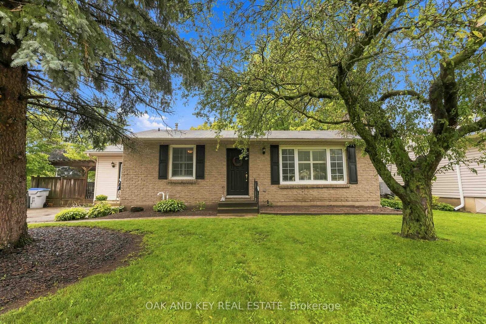 Property Photo:  118 Harold Court  ON N0M 2J0 