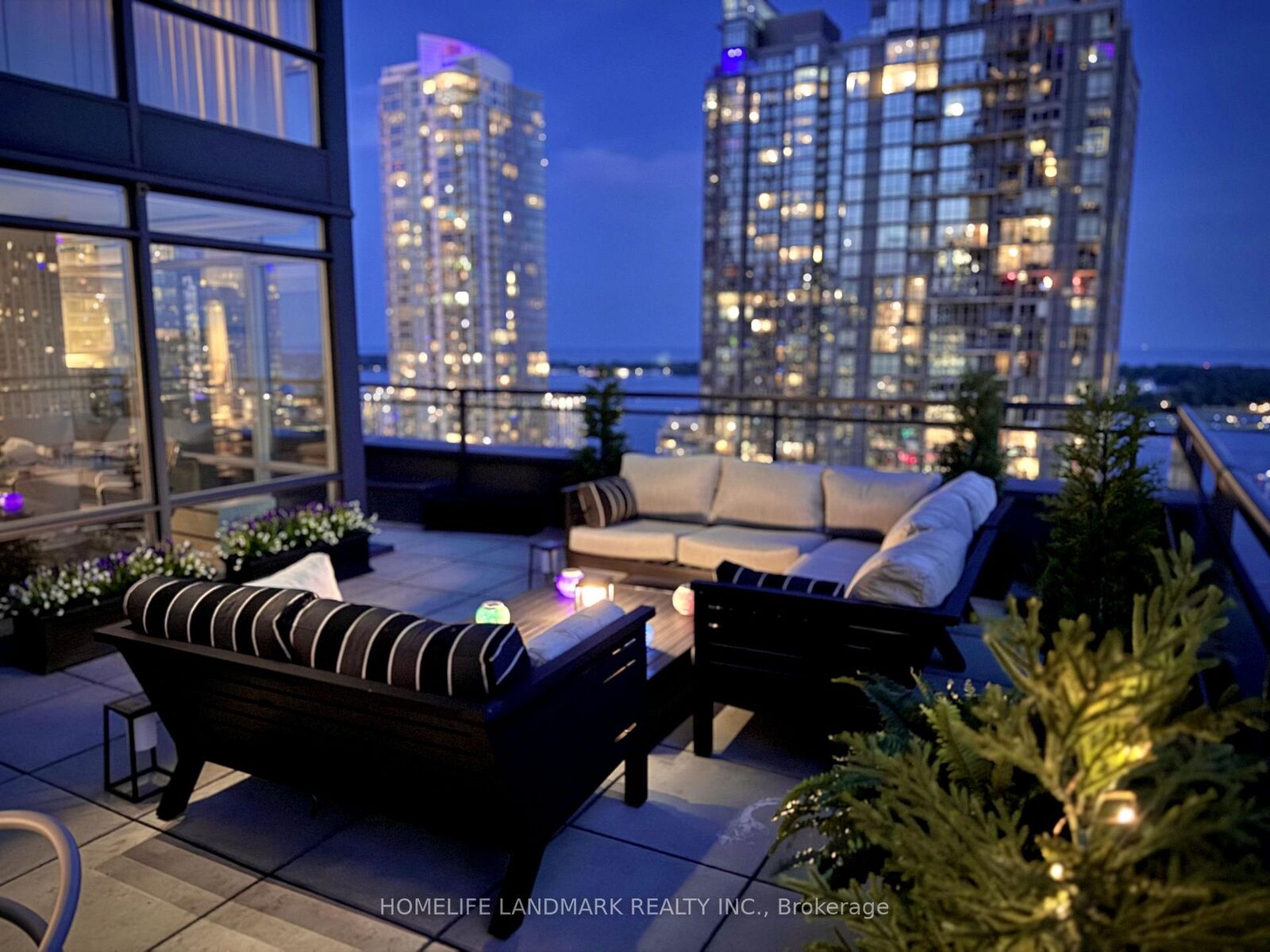Property Photo:  25 Telegram Mews 3107  ON M5V 3Z1 