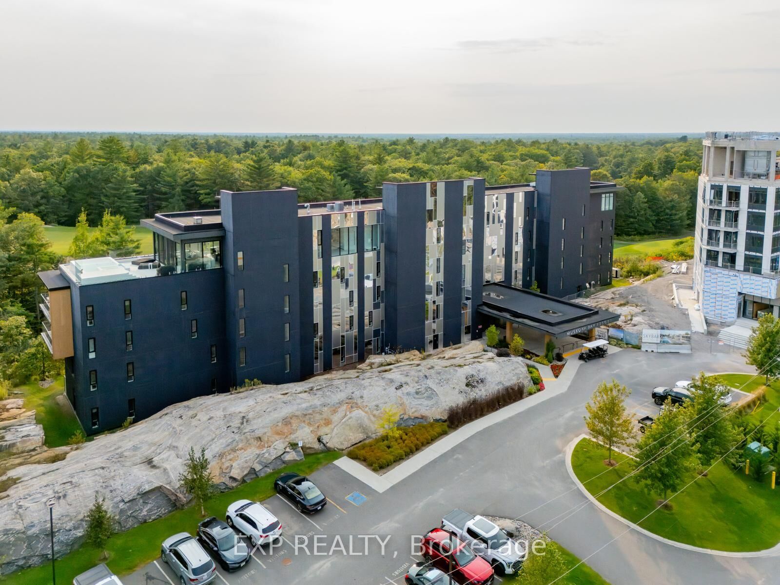 Property Photo:  120 Carrick Trail 102  ON P1P 0B6 
