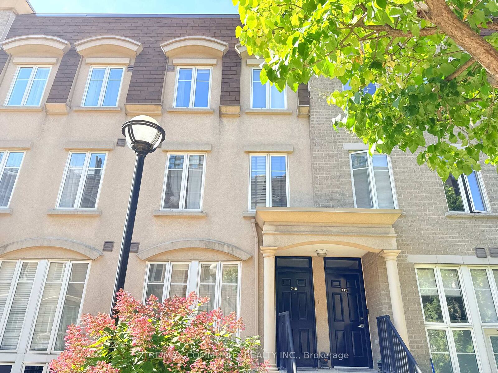 Property Photo:  42 Western Battery Road 716  ON M6K 3P1 