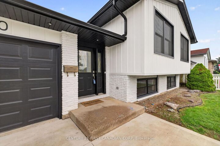 Property Photo:  180 Park Street  ON N7G 3V9 
