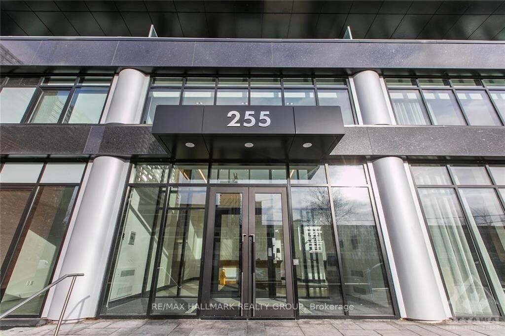 Property Photo:  255 Bay Street 905  ON K1R 0C5 