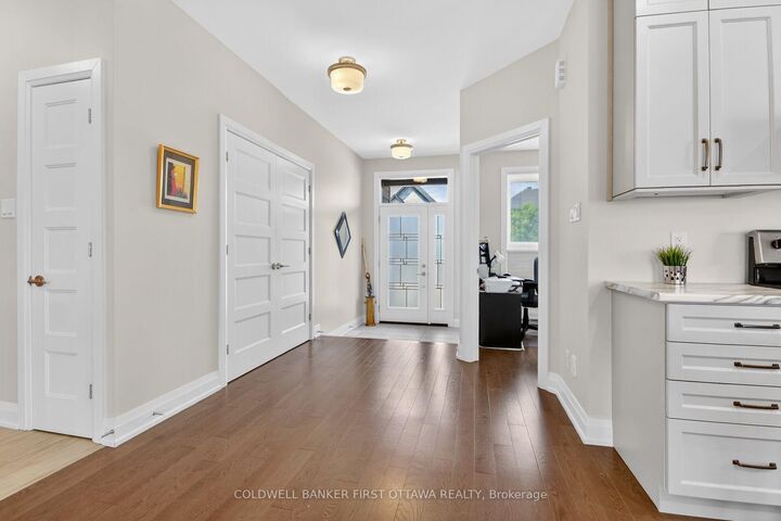 Property Photo:  124 Lyon Street  ON K0A 1W0 