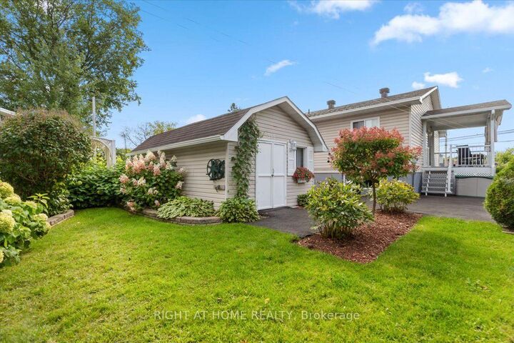 Property Photo:  558 Laurier Street  ON K4K 1E7 