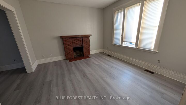 Property Photo:  867 Queens Avenue  ON N5W 3H7 