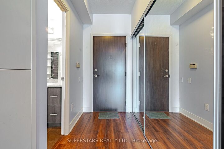 Property Photo:  7608 Yonge Street 318  ON L4J 0J5 