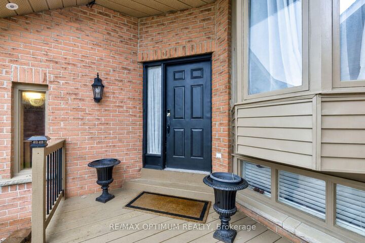 Photo de la propriété:  11 Murkar Crescent  ON L1N 8Y4 