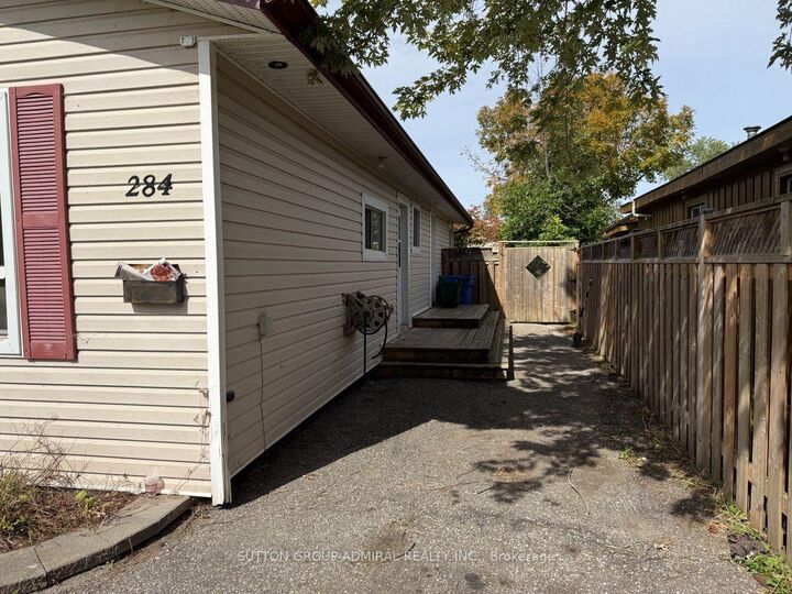 Property Photo:  284 Kenwood Avenue  ON L4P 2X5 