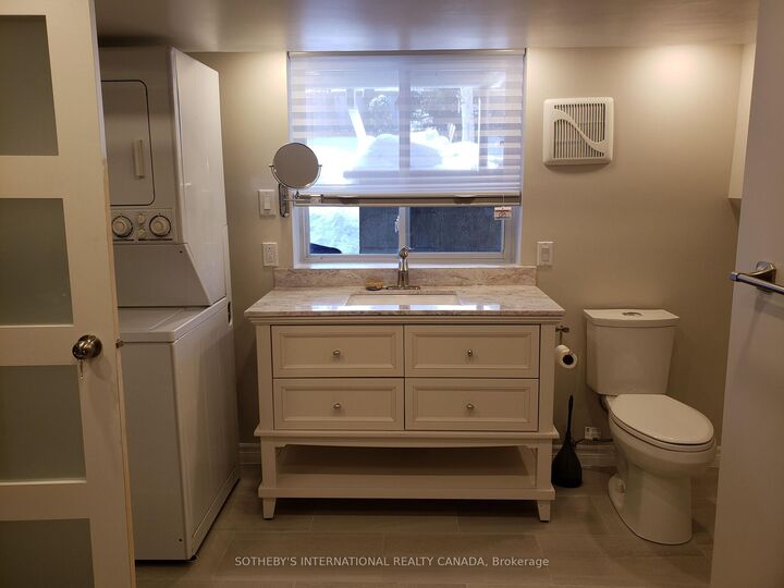 Property Photo:  6 Bell Royal Court Lower  ON M9A 4G6 