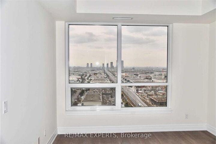 Property Photo:  9075 Jane Street 2307  ON L4K 0L7 