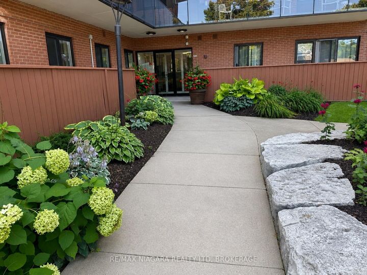 Property Photo:  550 King Street 103  ON L4R 3N1 