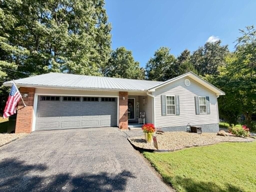 Property Photo:  64 Pear Cir  TN 38555 