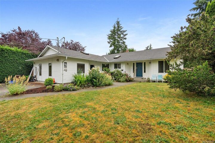 Property Photo:  1215 Stelly's Cross Rd #2  BC V8M 1H3 